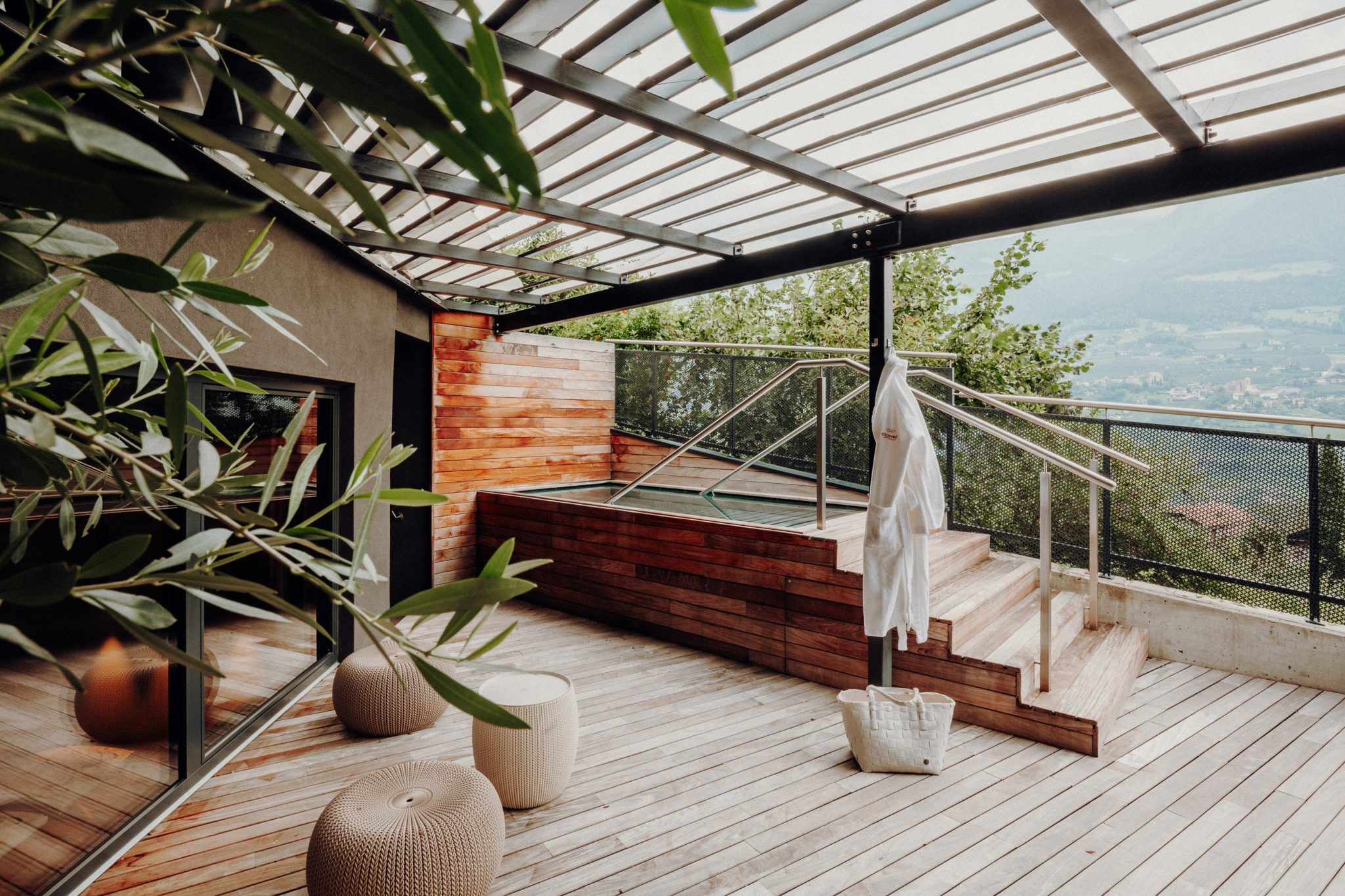 eiskalte_abkuehlung_nach_einem_saunagang_hotel_golserhof