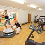 training_auf_der_power_plate_c_heimplaetzer_werbefotografie_concordia_wellnesshotel_spa