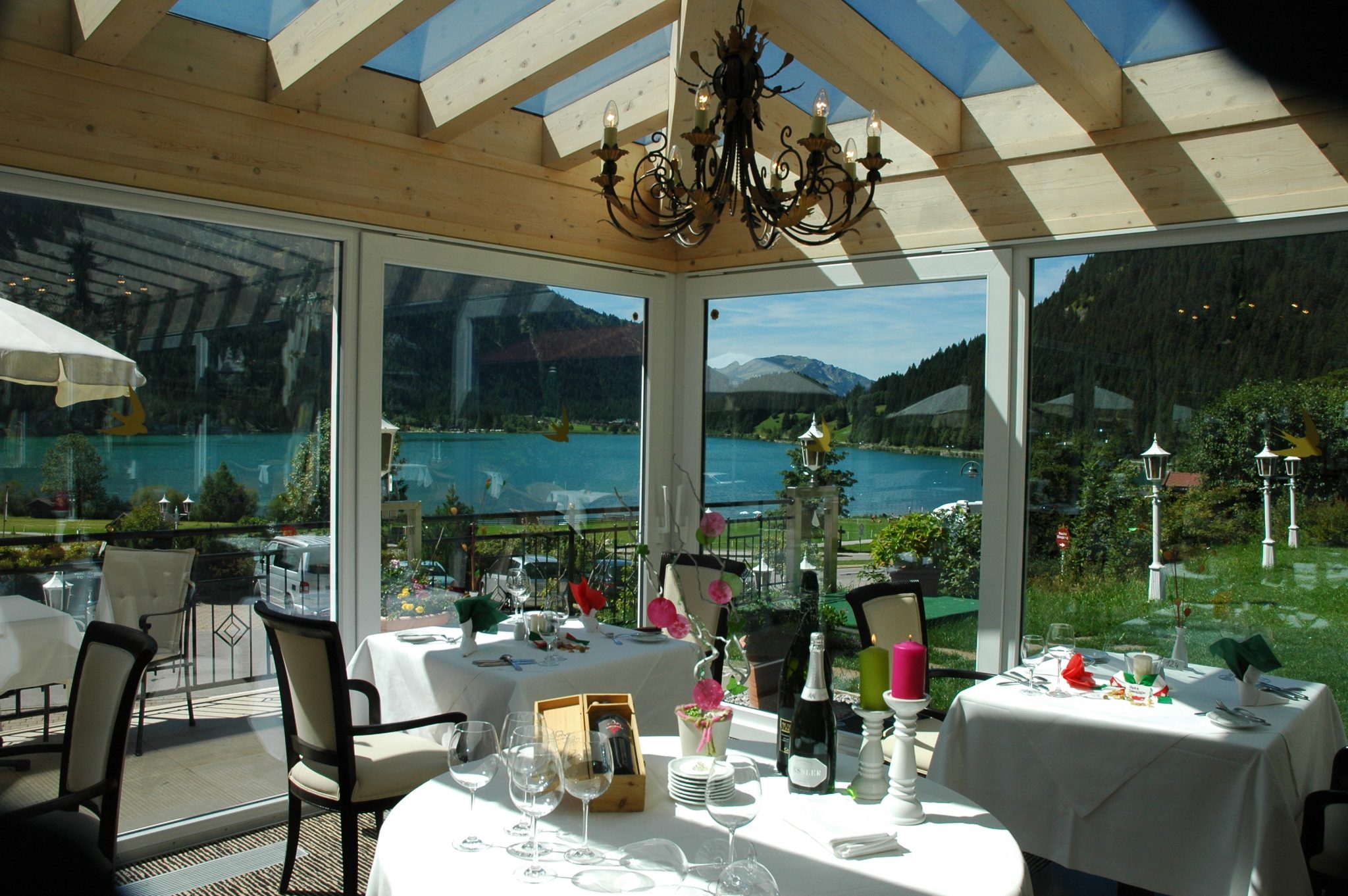 wintergarten_mit_seeblick_c_peter_zotz_romantik_resort_spa_der_laterndl_hof