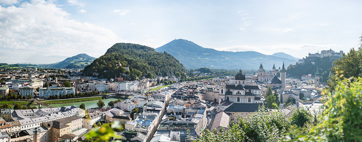 Das Panorama des Mönchsbergs in der Stadt Salzburg