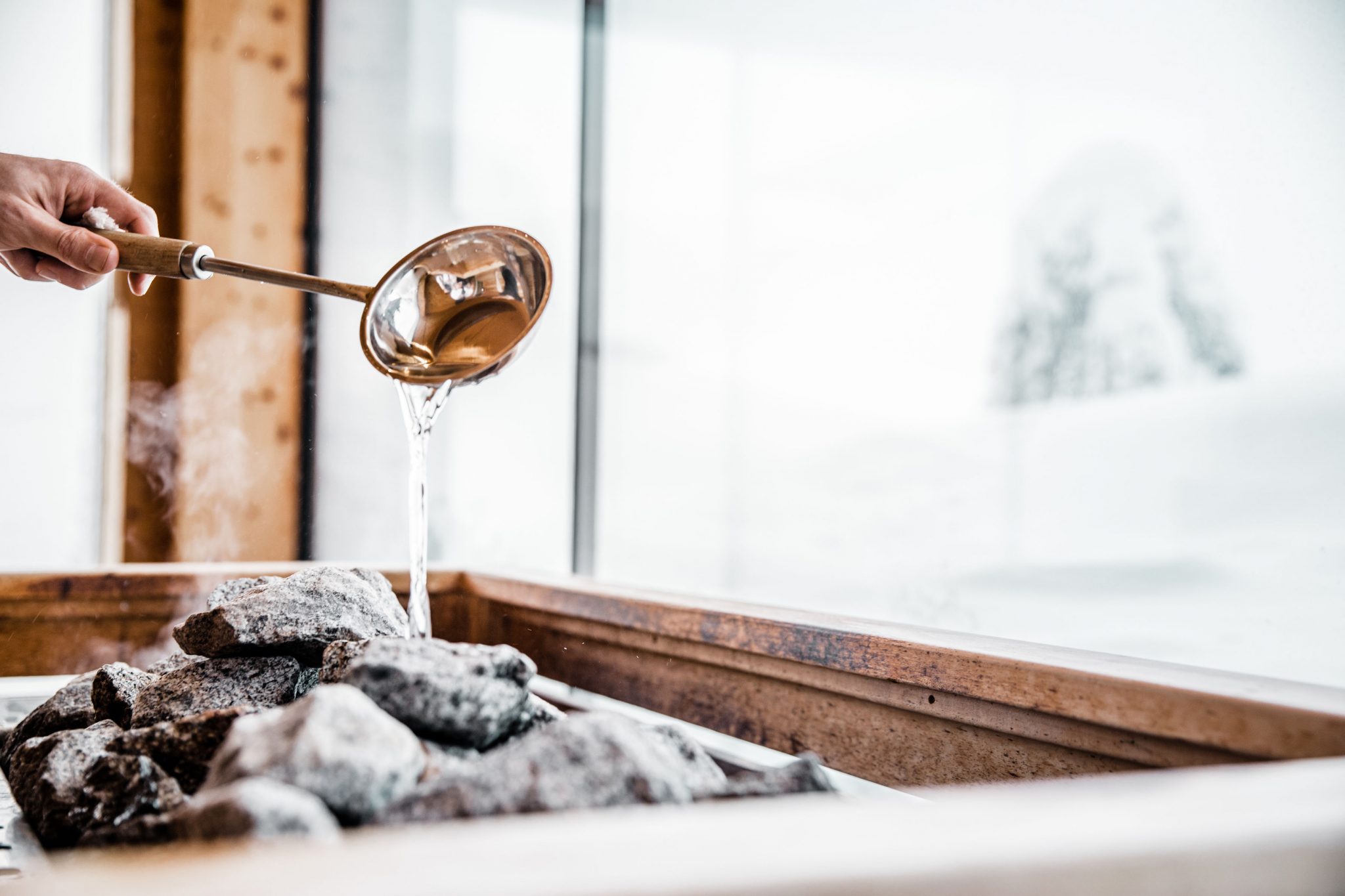 aufguss_in_der_sauna_puradies_-_mein_naturresort_0