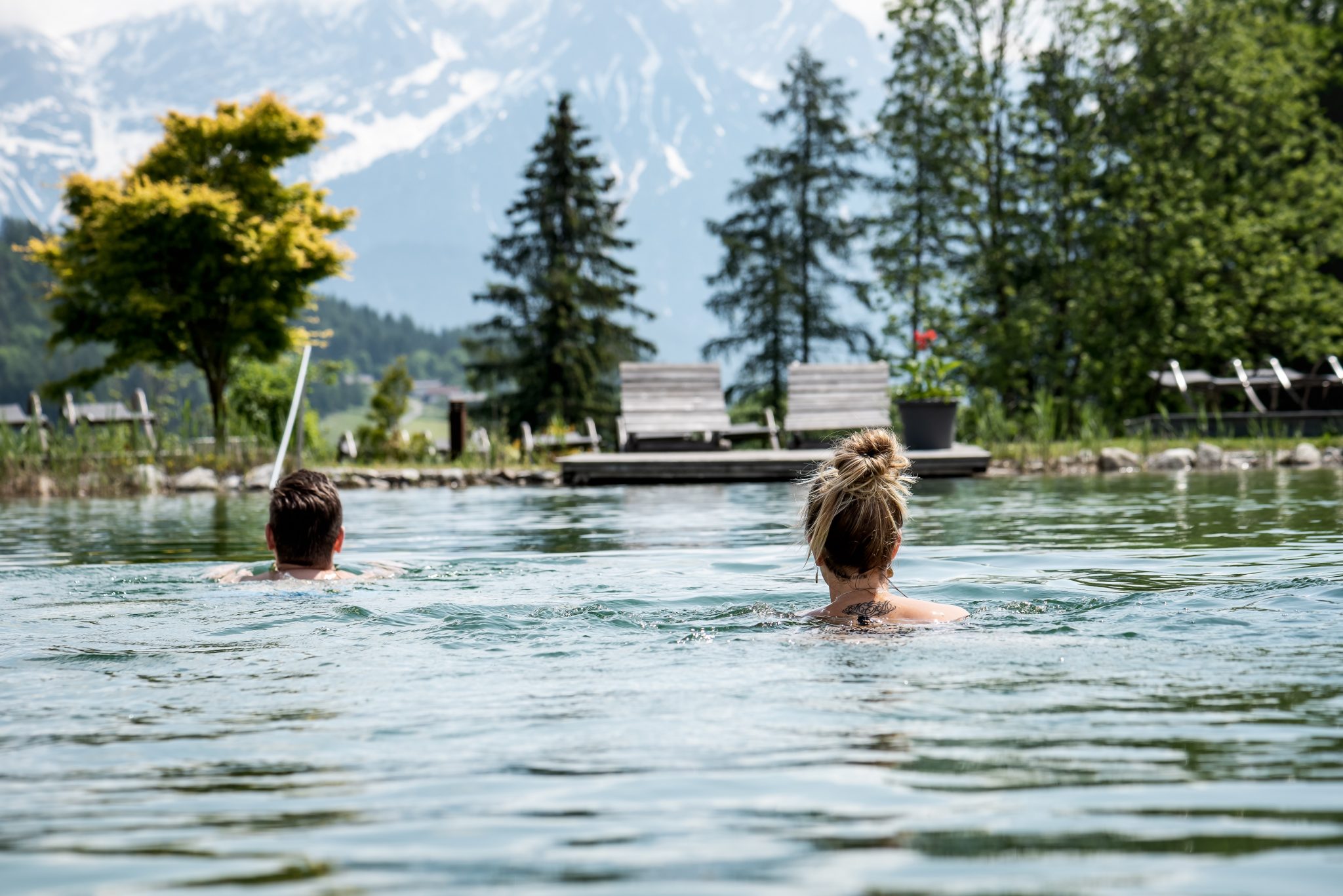 badetraeume_in_unserem_grosszuegigen_naturbadesee_c_peter_kuehnl_puradies_-_mein_naturresort