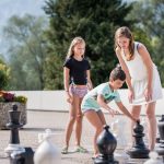 eine_runde_schach_mit_der_familie_c_angelica_morales_silberregion_karwendel.