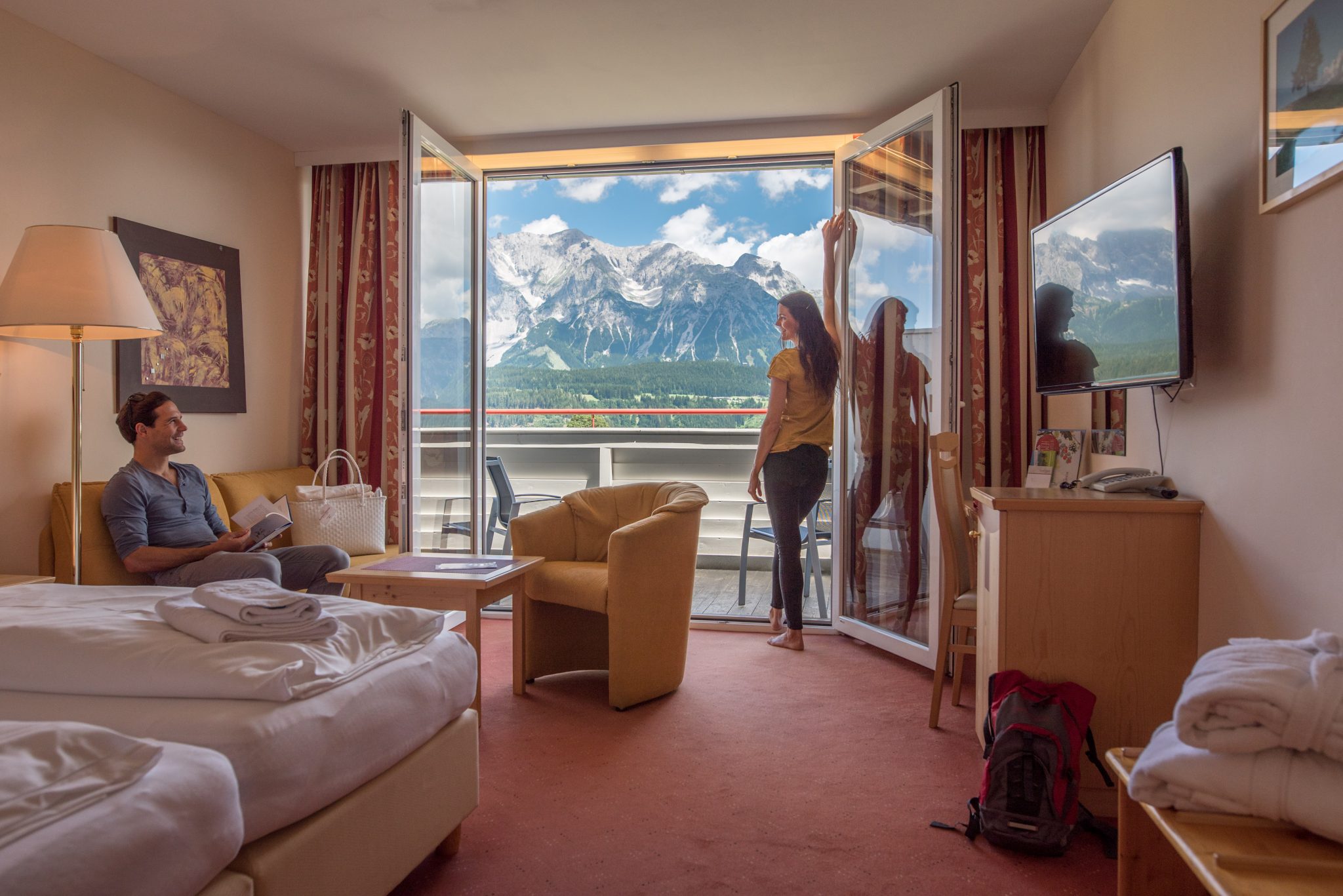 suite_weidblick_im_3._stockwerk_mit_tollem_weidblick_-_der_name_ist_programm_apart_suiten_hotel_weiden_0