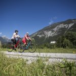 von_sehenswuerdigkeit_zu_sehenswuerdigkeit_mit_den_e-bikes_der_silberregion_karwendel_c_heikomandl.at_tvb_silberregion_karwendel
