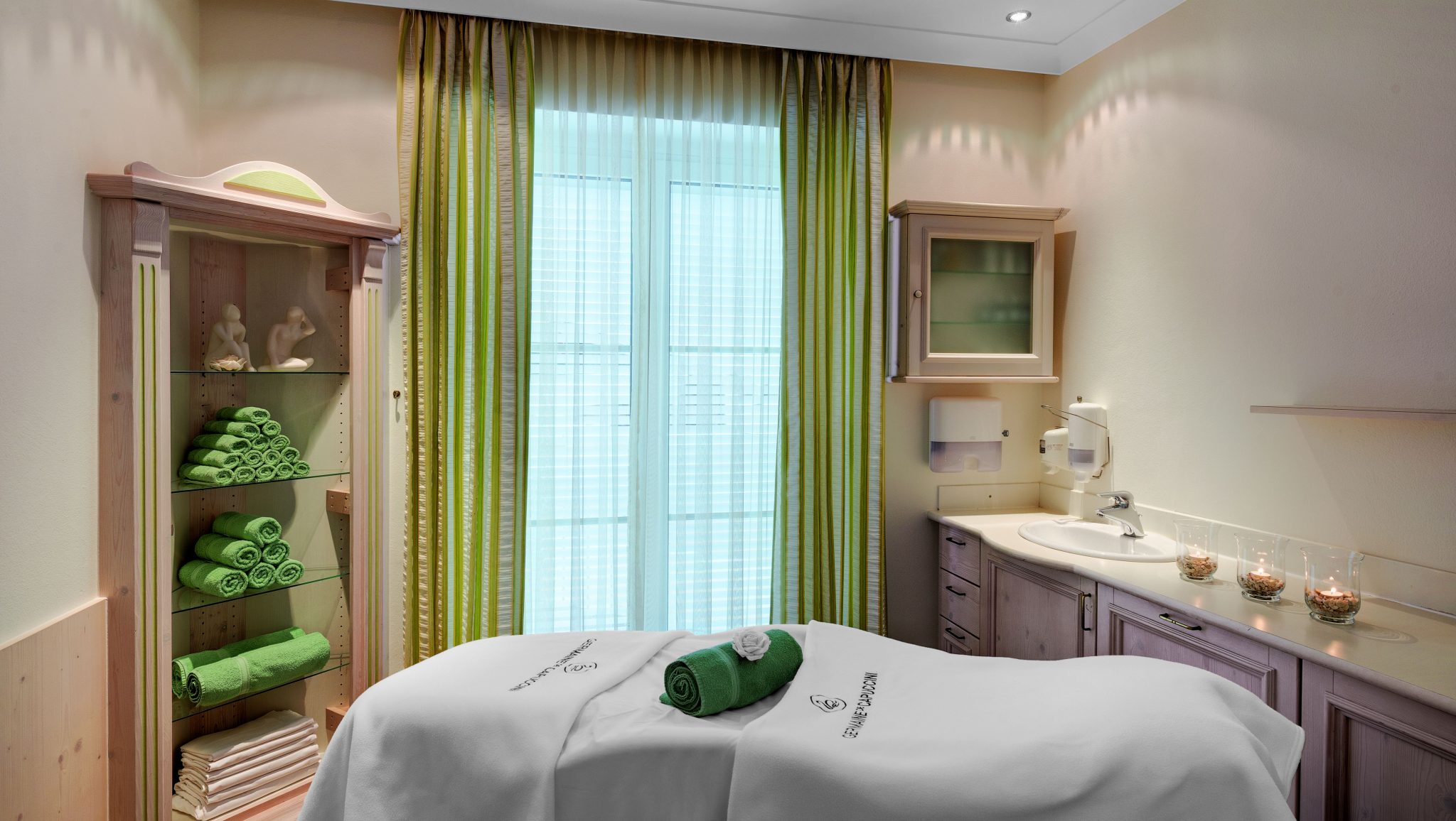 behandlungsraum_kosmetik_hotel_almesberger