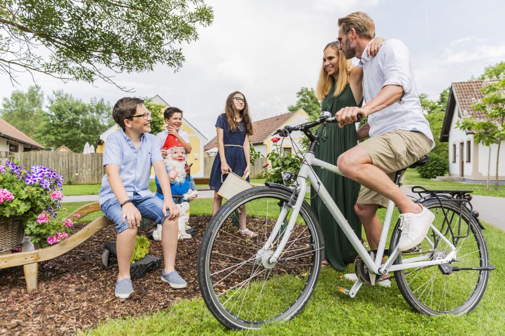 die_familie_geniesst_den_urlaub_im_dorf_ckirchgasser_photography_vila_vita_pannonia_pamhagen