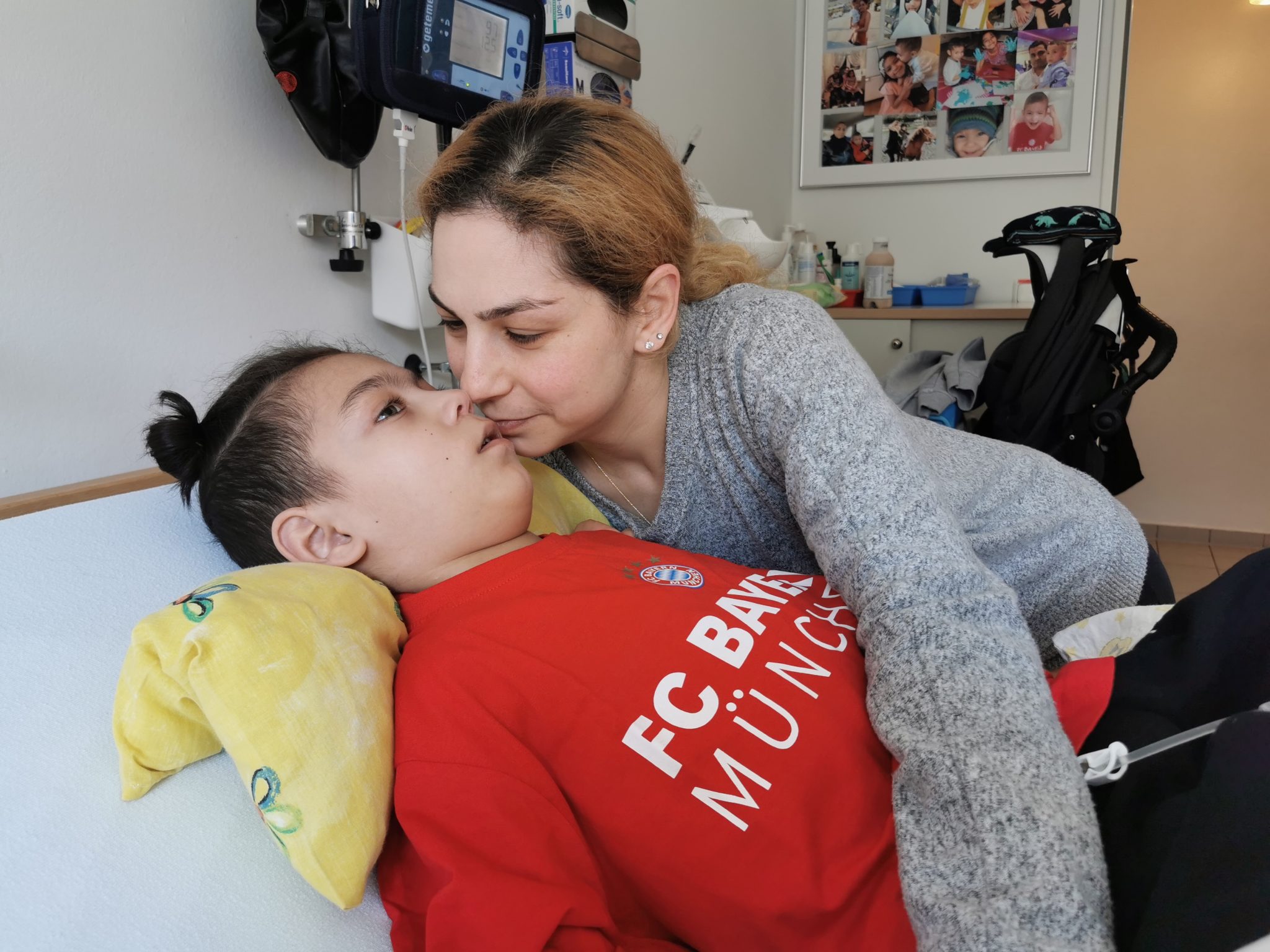 Deutsche+Lebensbrücke+Kind+Gökhan+mit+seiner+Mama