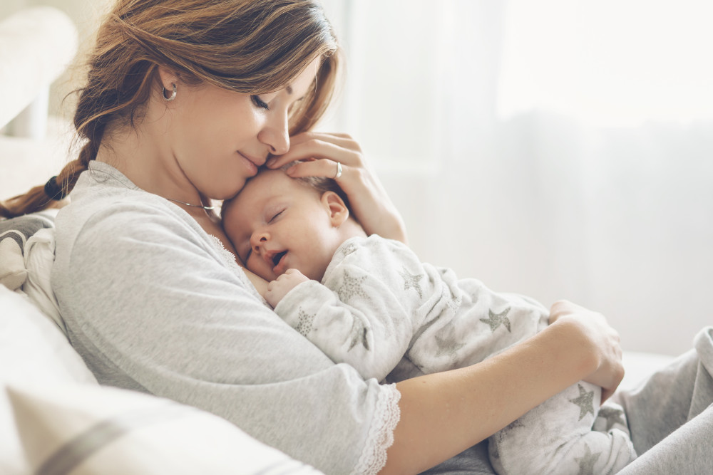 Mutter mit Baby_© Alena Ozerova_Shutterstock