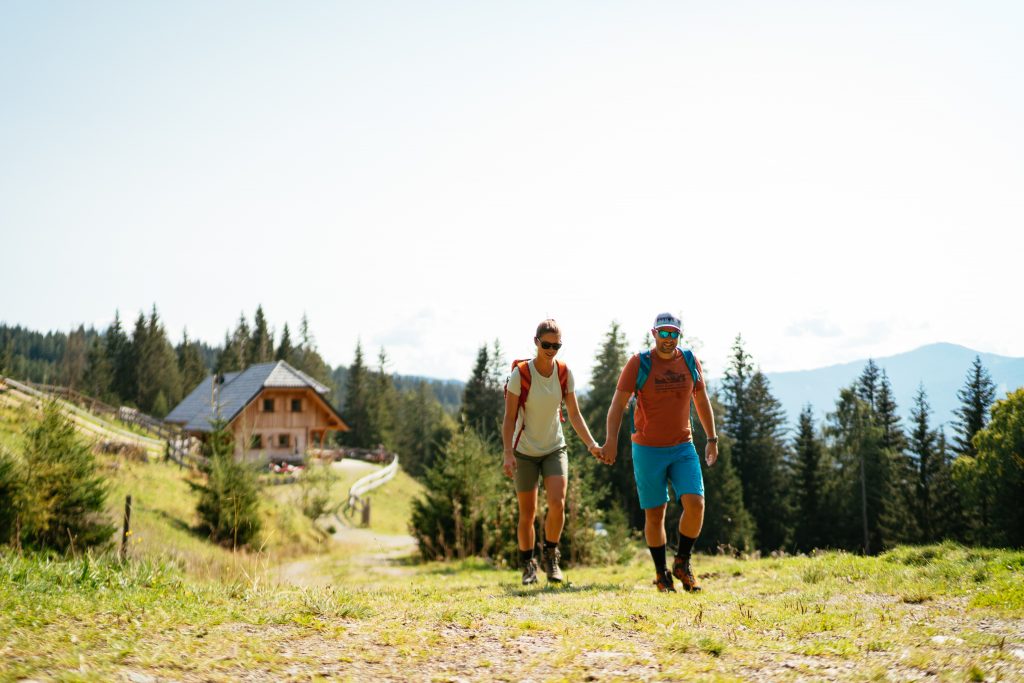 Radfahren auf der Alm und Landschaft genie§en
