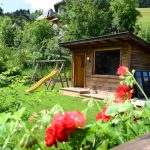 sauna_huette_in_duftendem_zirbenholz_im_bergchalet_alpenrose_chalets_apartments_wachterhof