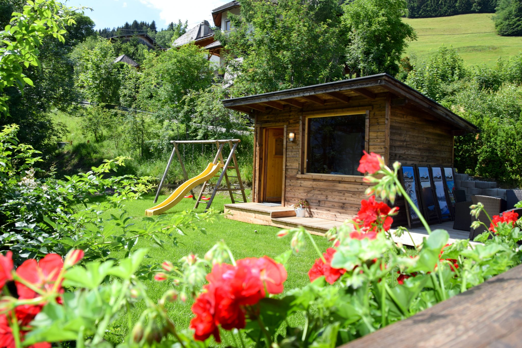 sauna_huette_in_duftendem_zirbenholz_im_bergchalet_alpenrose_chalets_apartments_wachterhof