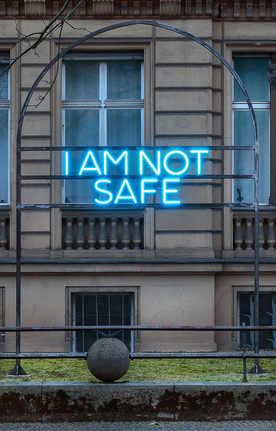 ArielReichman_I AM NOT SAFE_dark