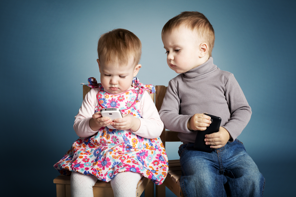 Little,Boy,And,Girl,Playing,With,Mobile,Phones