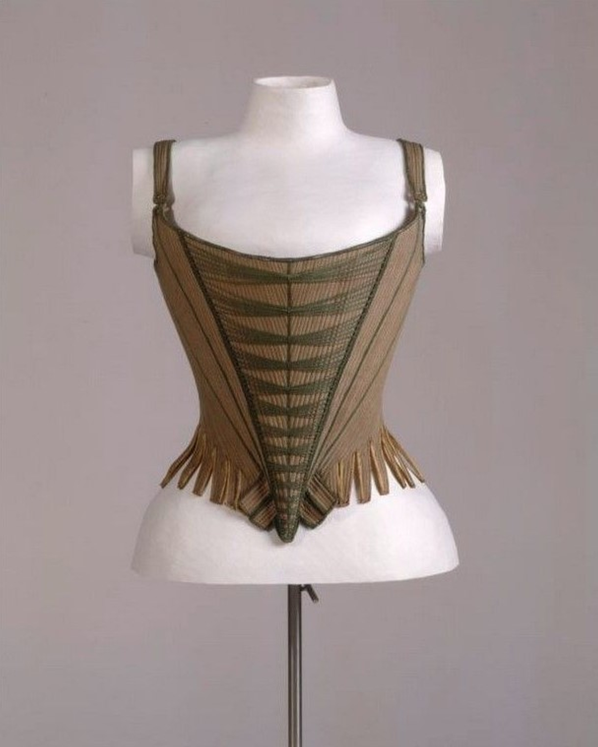 Mode_schauen_SchlossAmbrasInnsbruck_Schnürbrust_um_1770.___Germanisches_Nationlmuseum__Foto_Jürgen_Musolf