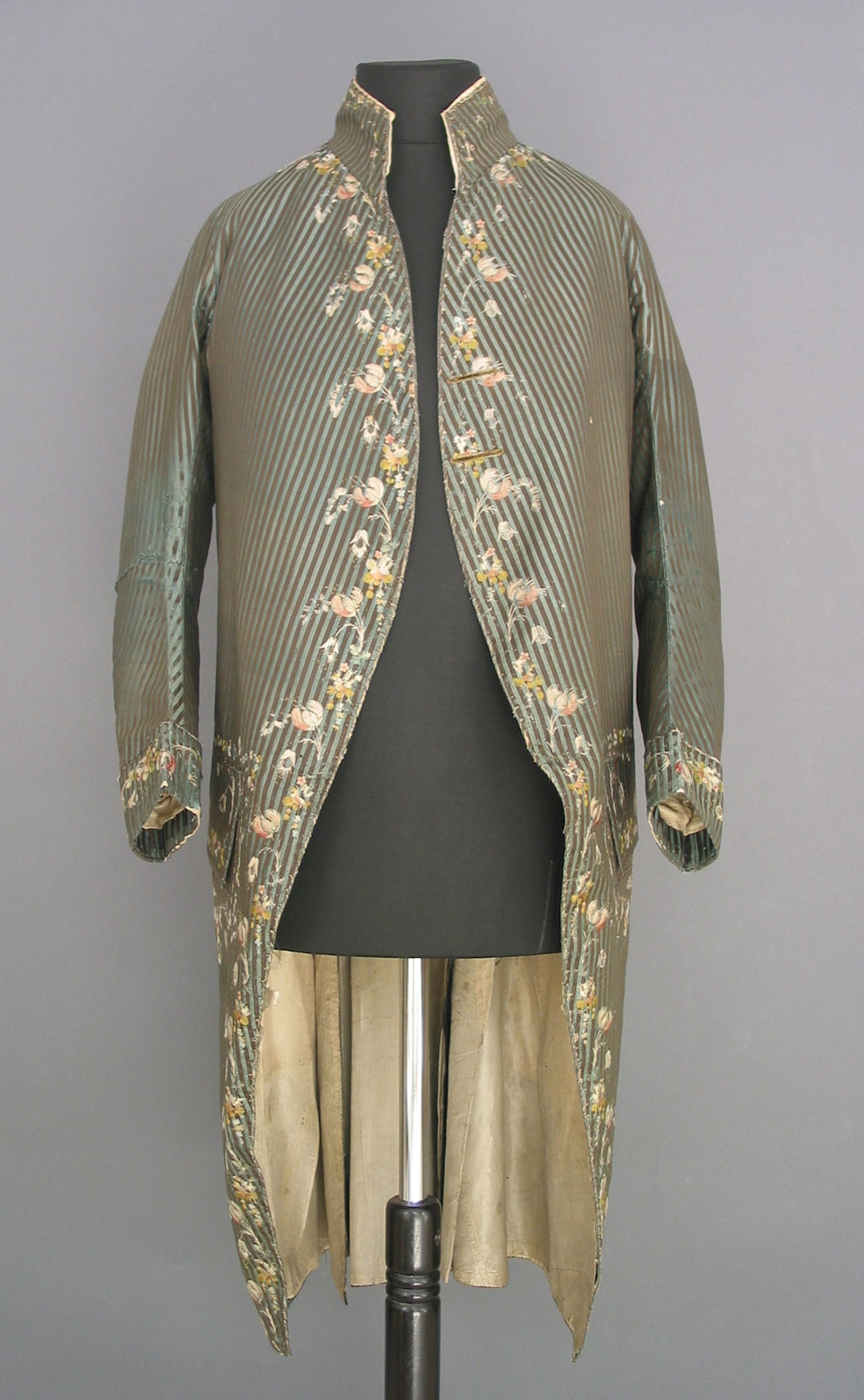 Mode_schauen_SchlossAmbrasInnsbruck_Staatsfrack__1790-1815.___UnivAngewandteKunst__Kostüm_und_Modesammlung