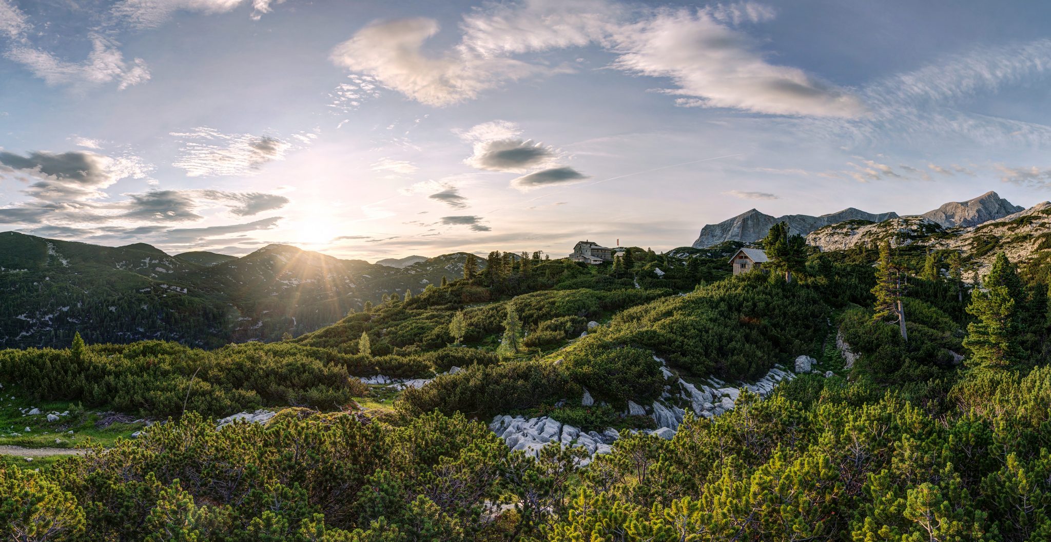 Im Wanderführer der Naturfreunde Österreich und den Österreichischen Bundesbahnen findet man zahlreiche Wandertouren, die mit dem öffentlichen Verkehr erreichbar sind.