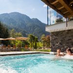 abkuehlung_im_almsee_whirlpool_c_james_bedfort_hotel_quelle_nature_spa_resor