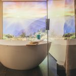 badezimmer_mit_traumaussicht_im_chalet_no.3_c_michael_huber_hotel_quelle_nature_spa_resort