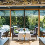 essbereich_mit_panoramafenster_c_james_bedfort_hotel_quelle_nature_spa_resort
