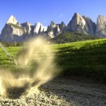 golfen_in_st._vigil_seis_in_den_dolomiten_c_seiser_alm_marketing_paula_wiesinger_apartments_suites