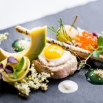 kaltwasserbecken_im_wellnessbereich_c_fotograf_conrad_hotel_quelle_nature_spa_resort