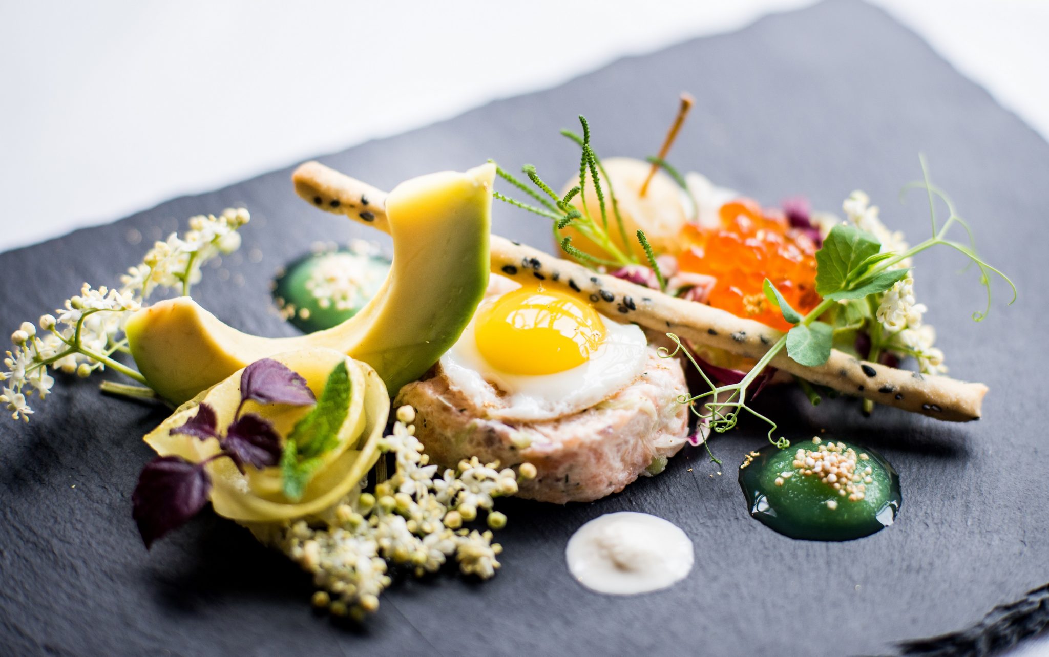 kaltwasserbecken_im_wellnessbereich_c_fotograf_conrad_hotel_quelle_nature_spa_resort