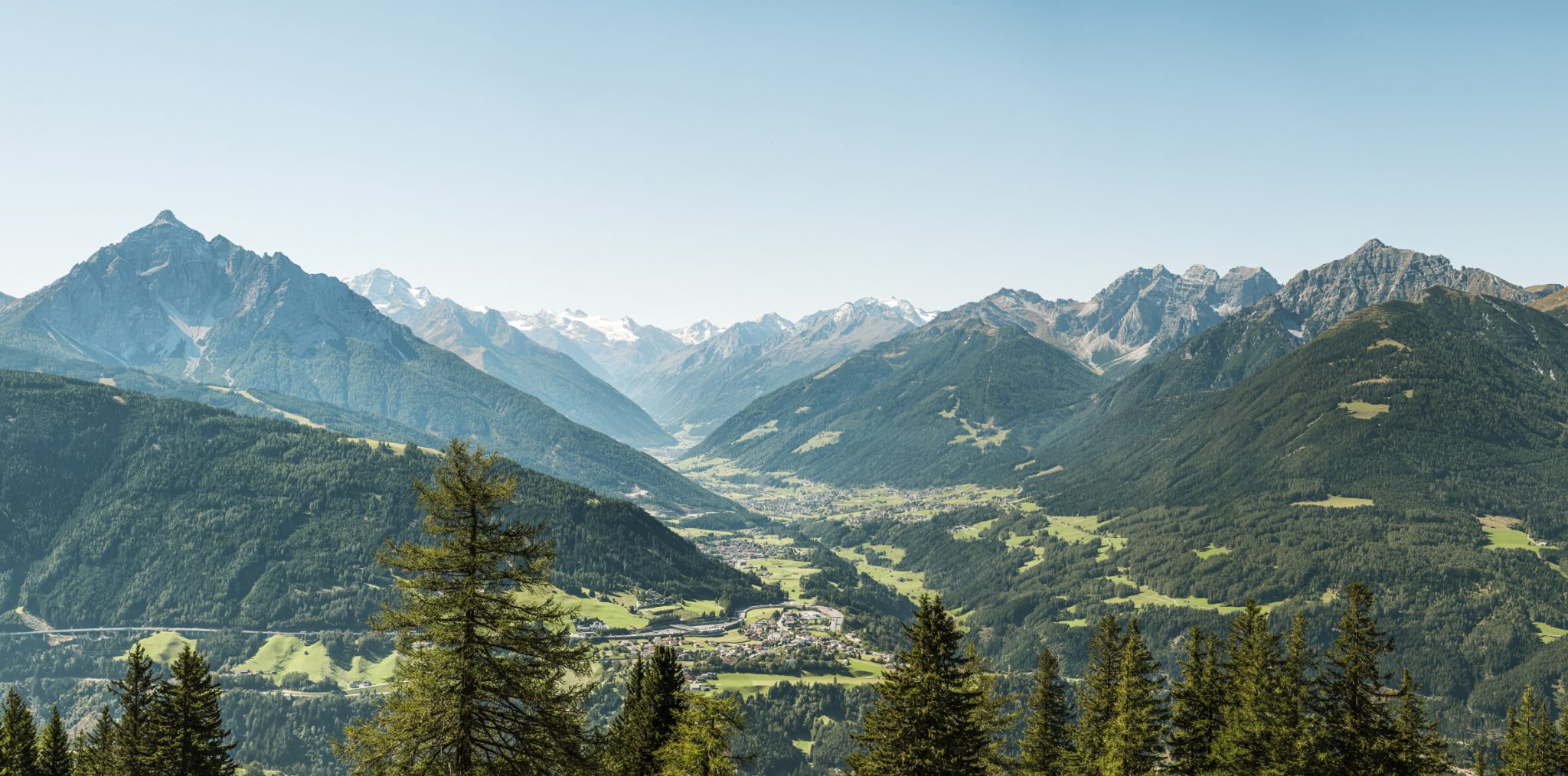 Das Stubaital hat sich auf den Neustart sorgfältig vorbereitet. Das 35 Kilometer lange Tal sdlich von Innsbruck direkt am Alpenhauptkamm bietet Bergfreunden und Erholungssuchenden ein ungewhnlich vielseitiges Angebot.