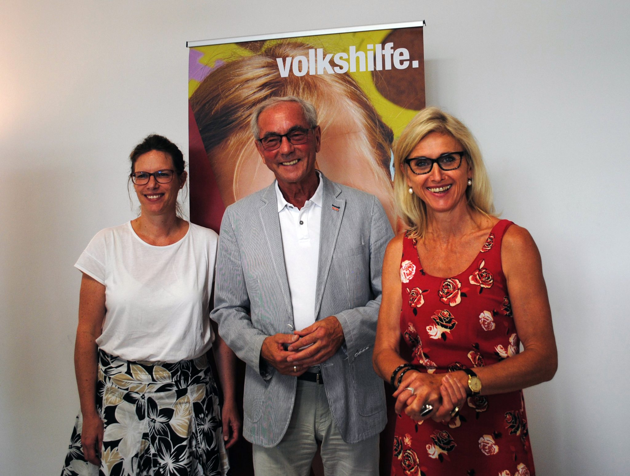 Präsentierten die Lernhilfe für alle SchülerInnen in NÖ(vlnr): Prokuristin Maria Panzenböck-Stockner, Präsident Ewald Sacher, Lernservice-Leiterin Renate Haslinger