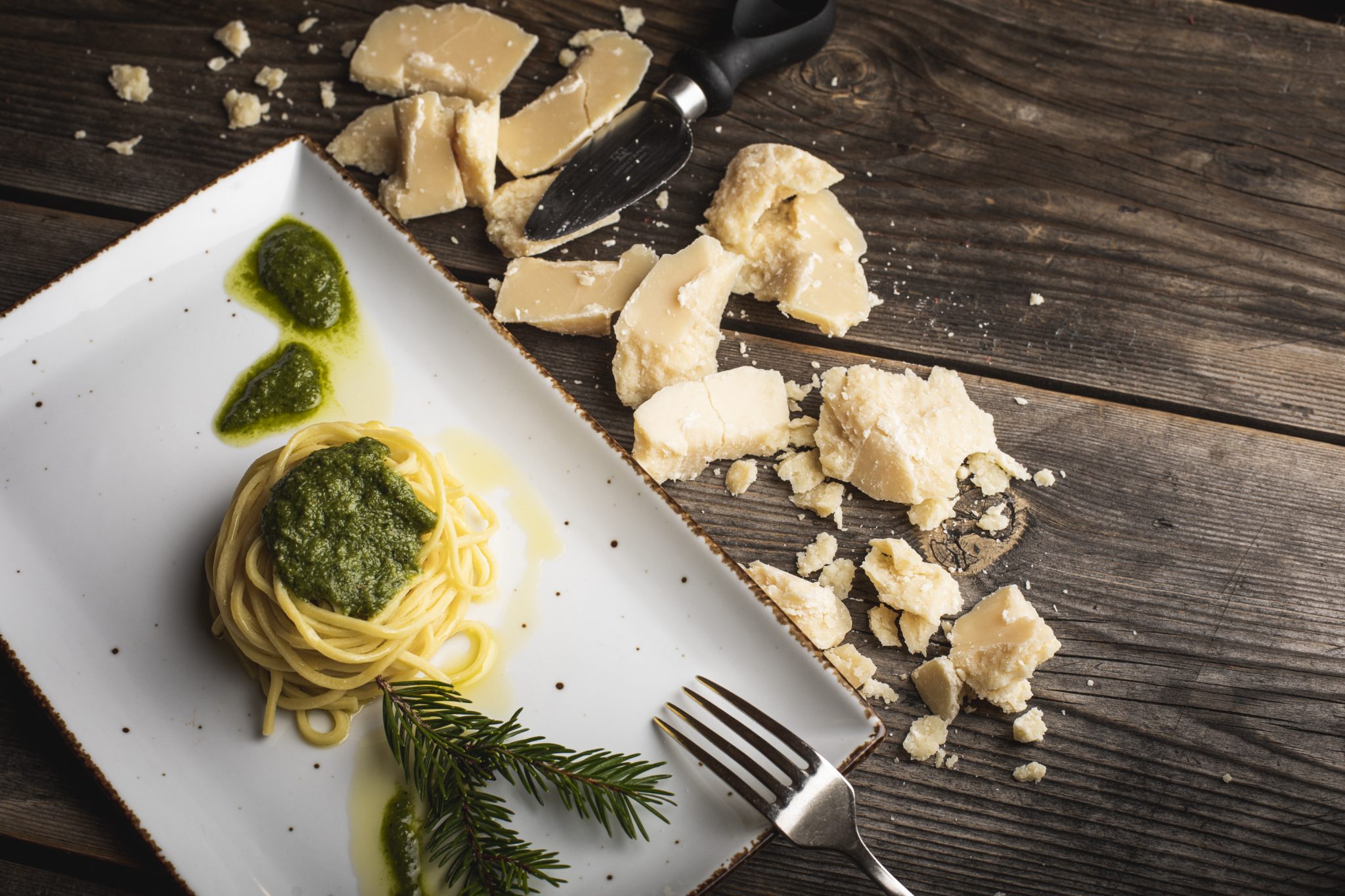 nudeln_mit_hauseigenen_kraeuterpesto_c_armin_huber_hotel_tann