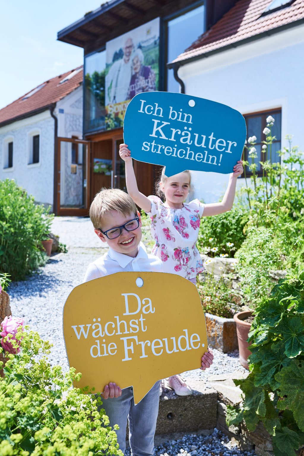 Mutter Kinder Kräuterstreichelgarten 14 ©SONNENTOR Schrägstrich @nudlholz.at