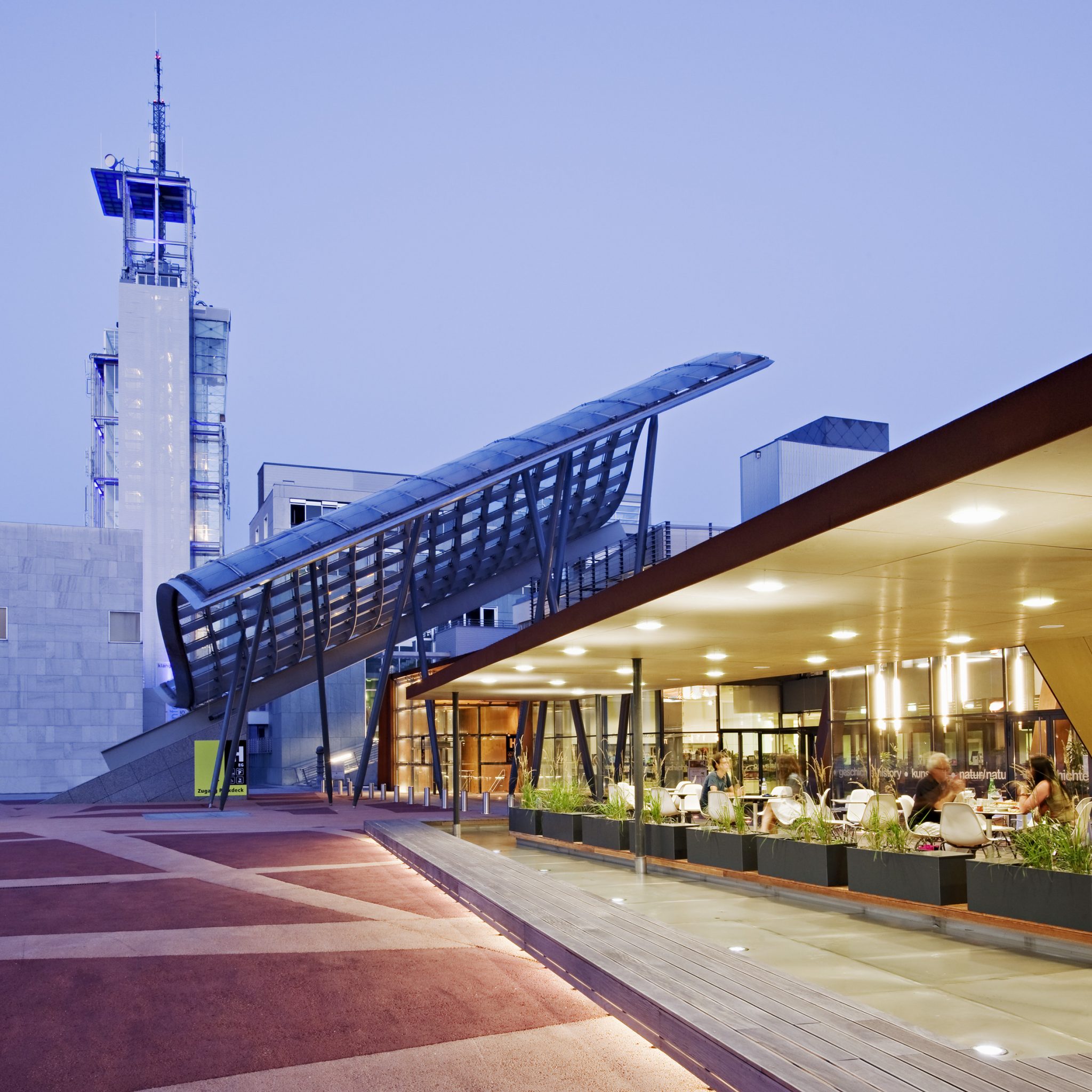 Museum Niederösterreich bei Nacht