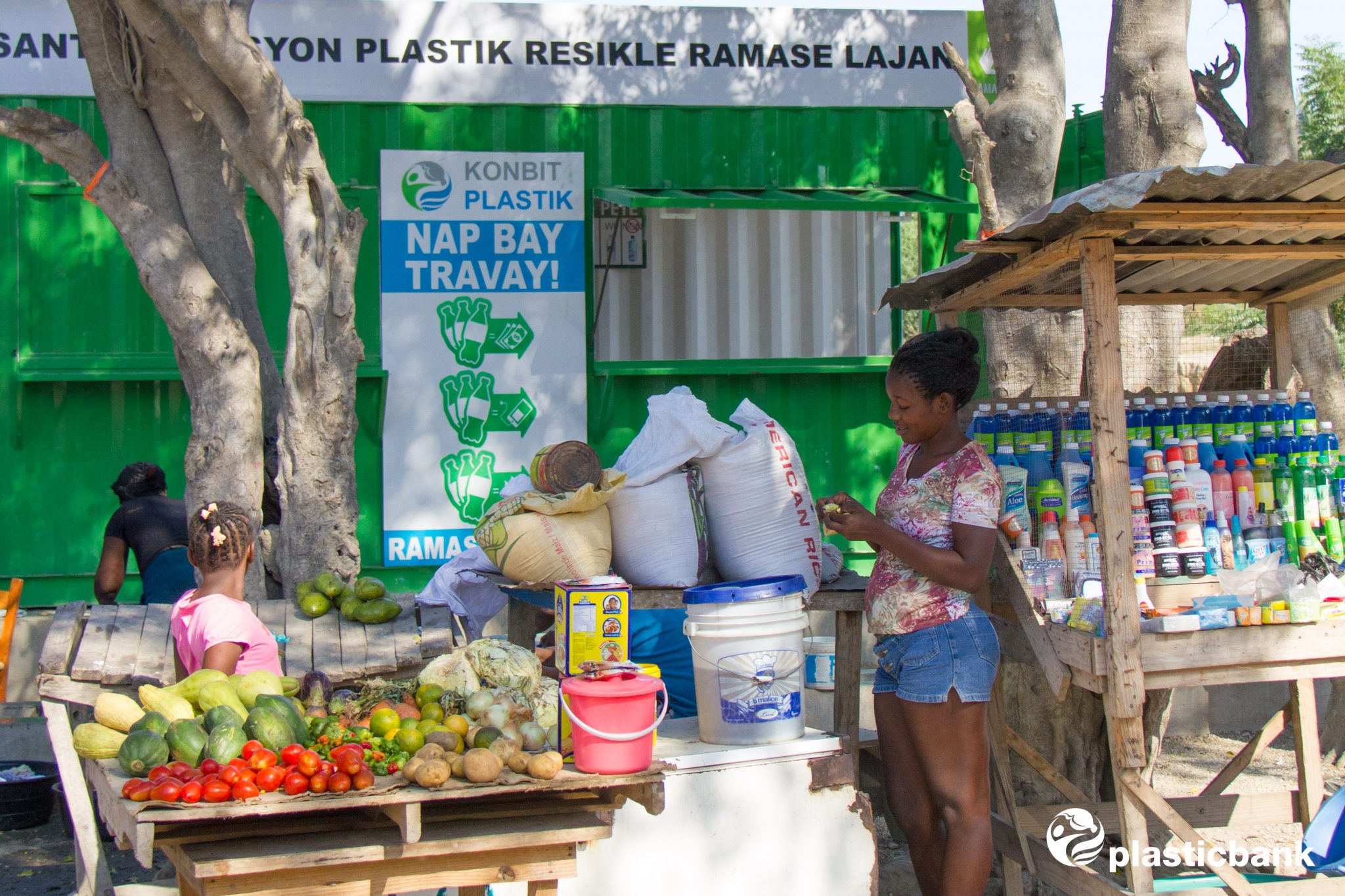 Market in front of Haiti Sant Koleksyon collection branch. Landscape view.
