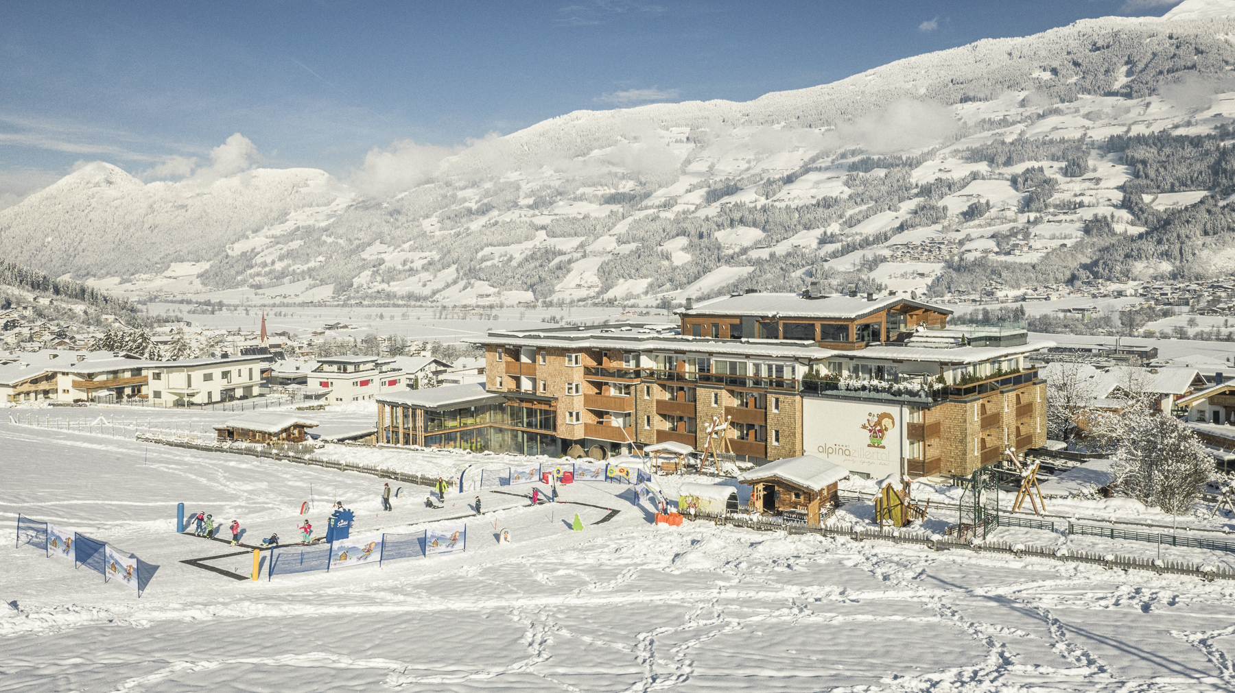 aussenansicht_des_hotels_im_winter_c_jan_hanser_mood_photography_alpina_zillertal