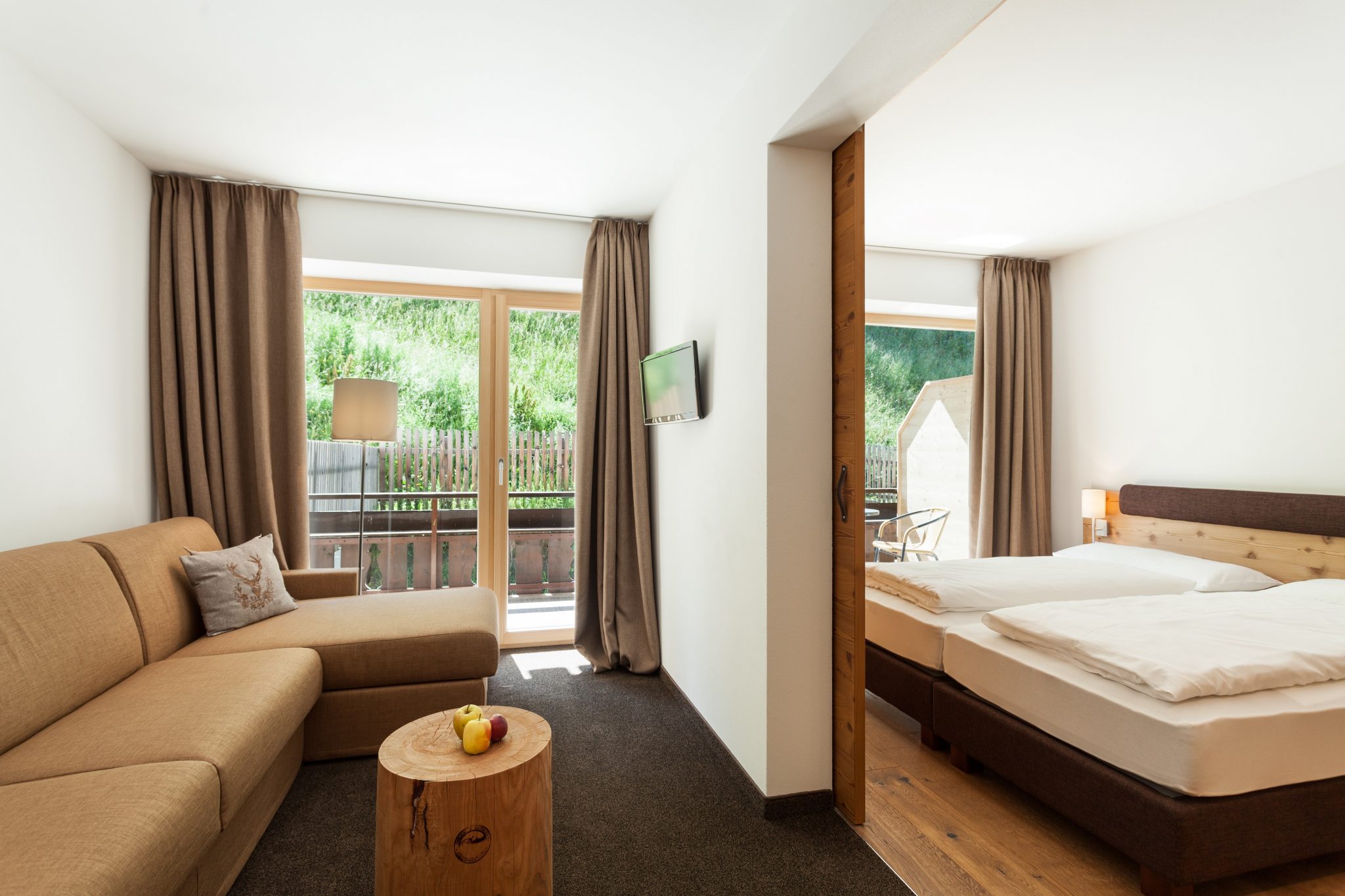 deluxe_familienzimmer_mit_grosszuegigen_raeumlichkeiten_naturhotel_rainer