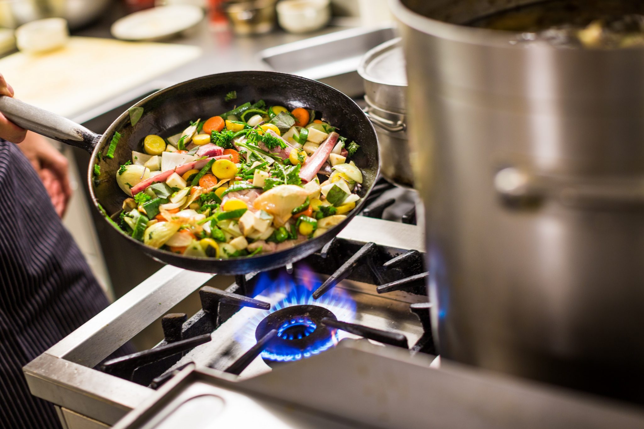 regionale_produkte_stehen_im_vordergrund_der_tiroler_wirtshauskultur_c_bause.at_tvb_silberregion_karwendel