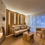 wohnbereich_der_familiensuite_oberjoch_-_familux_resort