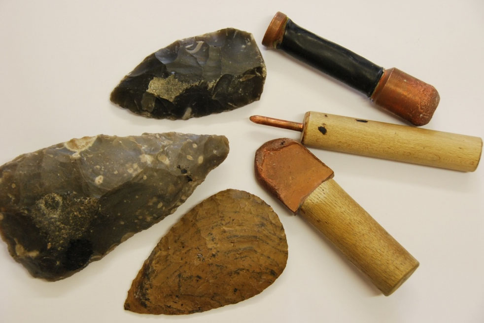 02 Erlebniswochenende _Flintknapping_ (c) MAMUZ