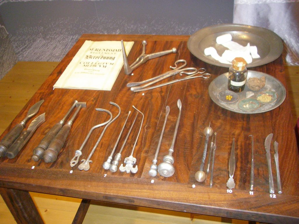 Chrisrurgische Instrumente aus Dr. Eisenbarths Zeit