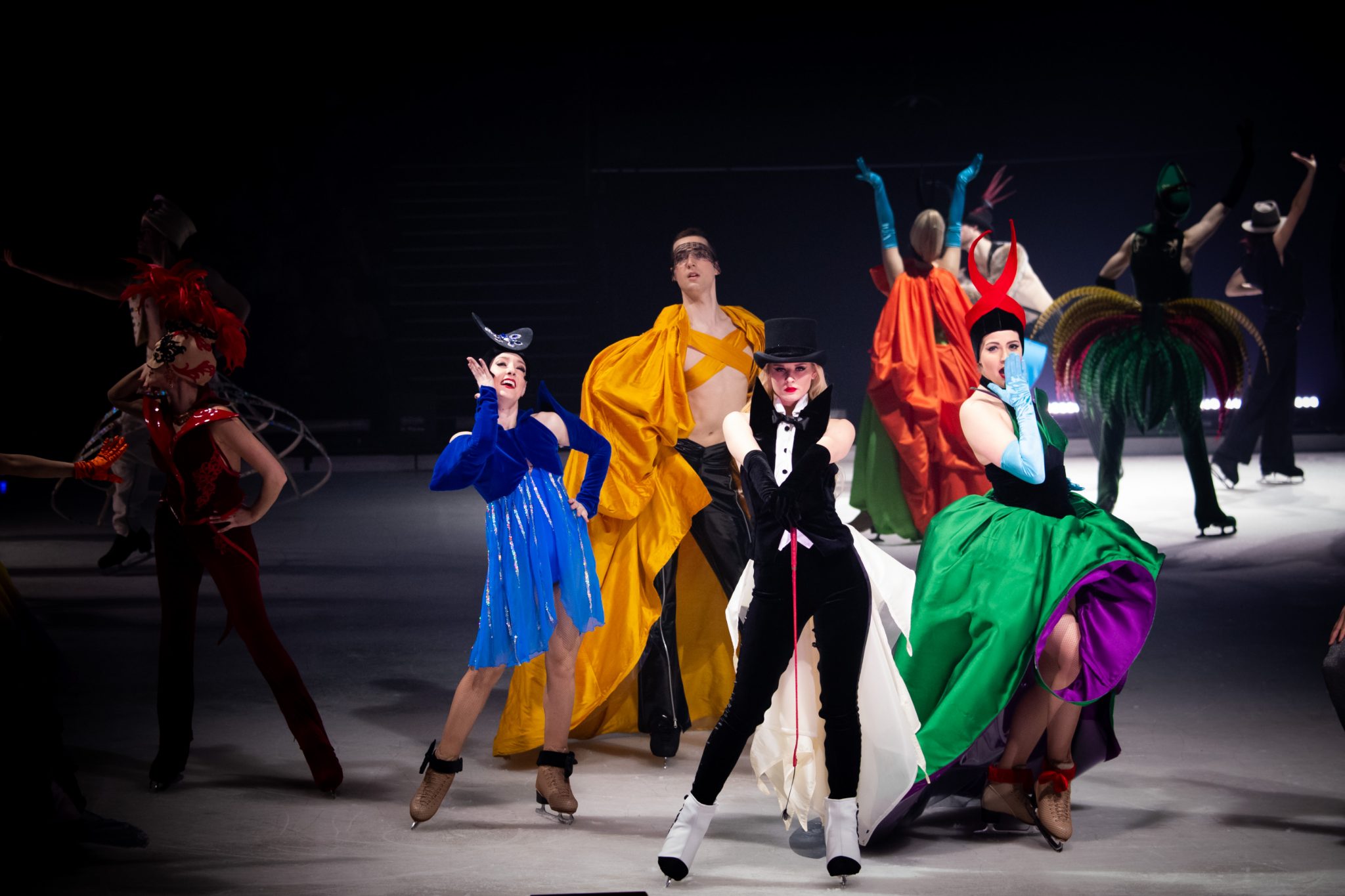 Auch die Innsbruckerin Celina Profanter ist Teil des SUPERNOVA Casts - hier mittig im Bild im schwarzen Kostm.