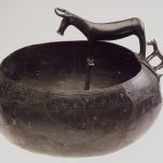 02 Ausstellungsobjekt_ Kuh-Kälbchengefäß aus Hallstatt