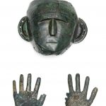 02 Ausstellungsobjekt_ Maske und Hände aus Kleinklein bei Großklein