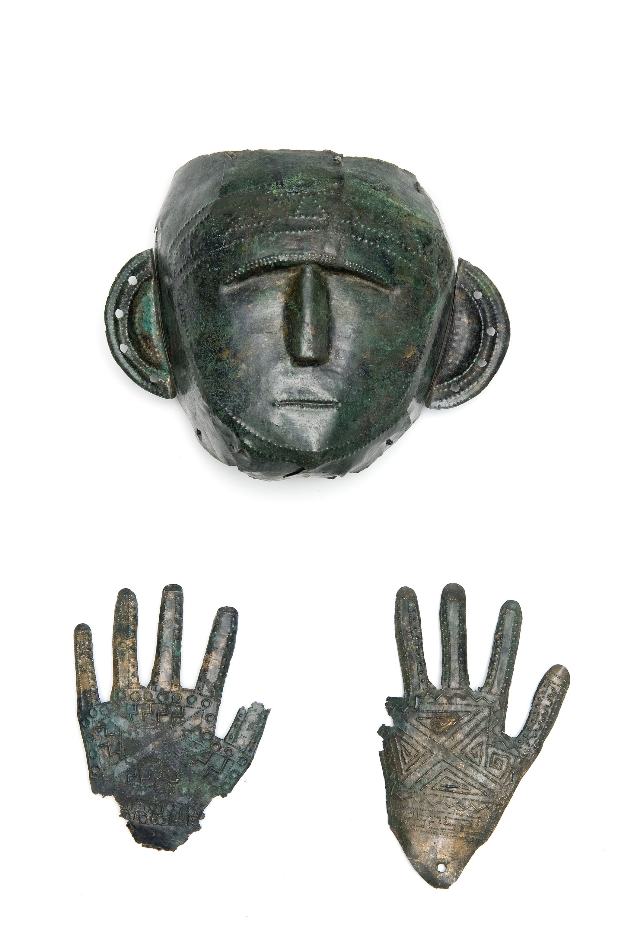 02 Ausstellungsobjekt_ Maske und Hände aus Kleinklein bei Großklein