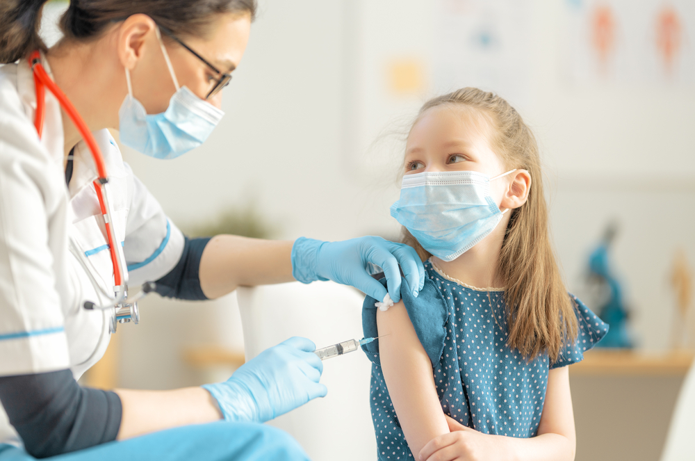 Doctor,Vaccinating,Child,At,Hospital.