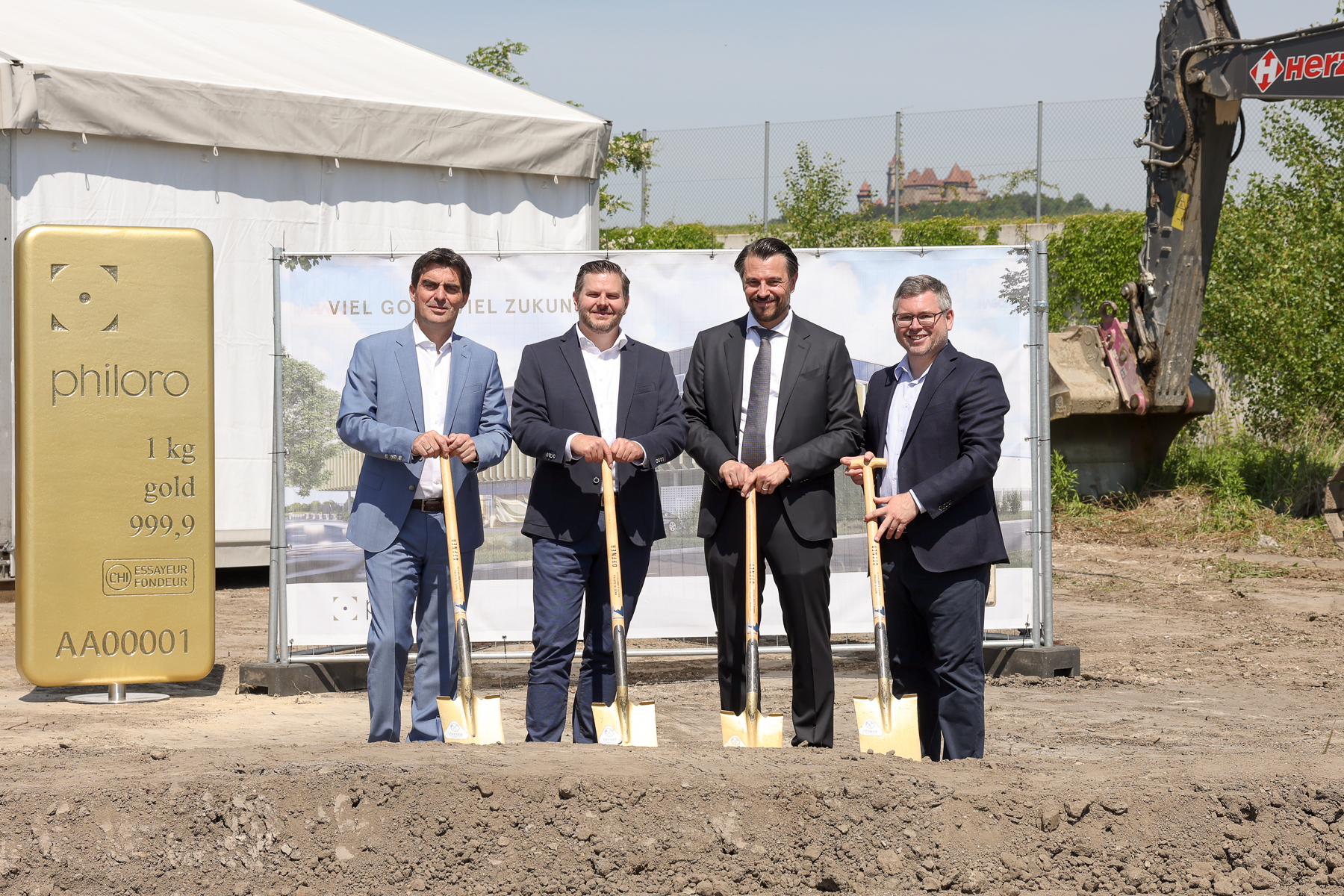 Spatenstich-fürs-Goldwerk-v.l.-Gepp_Brückler_Brenner_Schleritzko-c-Katharina-Schiffl.jpg