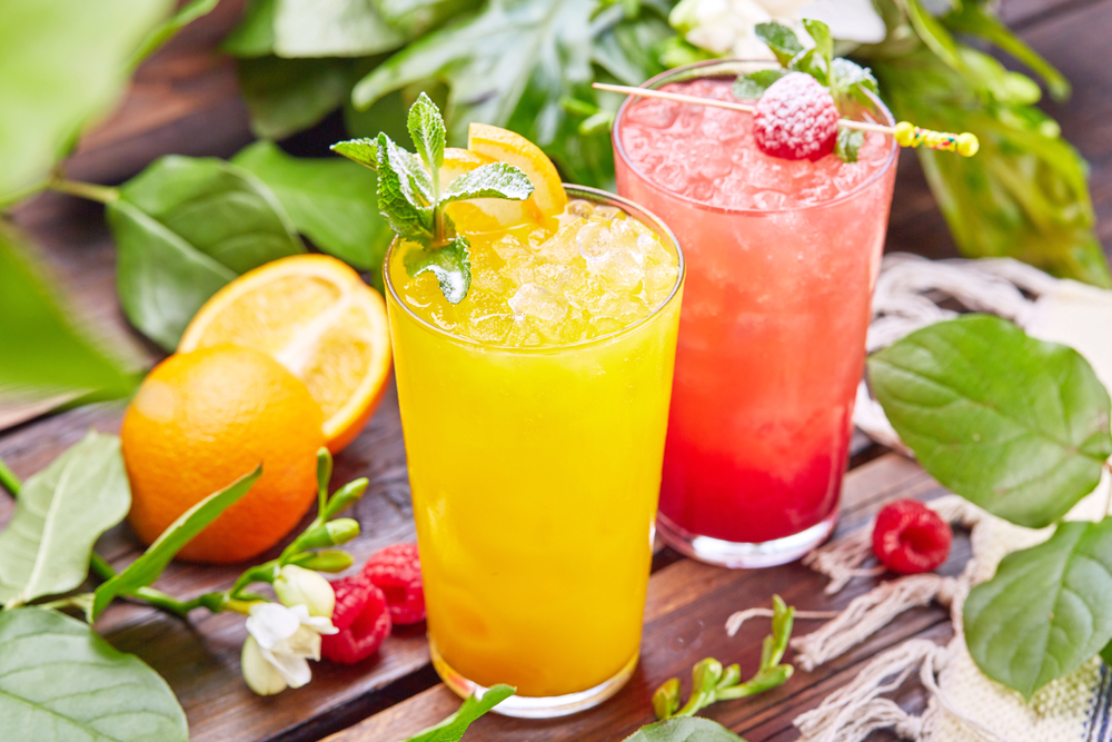 Glasses,With,Fresh,Lemonade,In,Summer,Greenery,And,Flowers,On