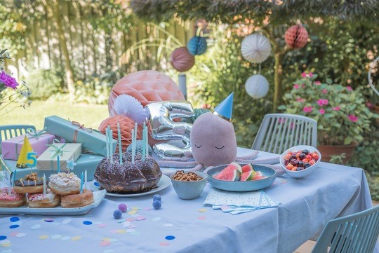 Kindsgut Geburtstag großer Tisch