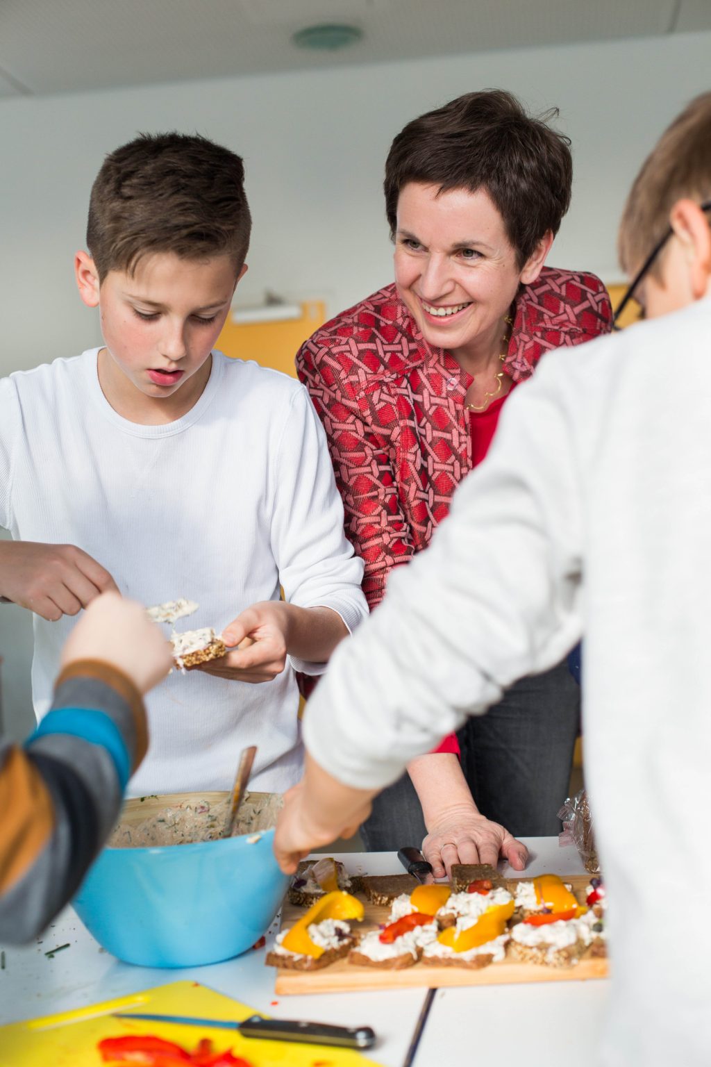Claudia Ertl-Huemer von GOURMET Kids bei Klima-Kochwerkstatt (c)Gourmet