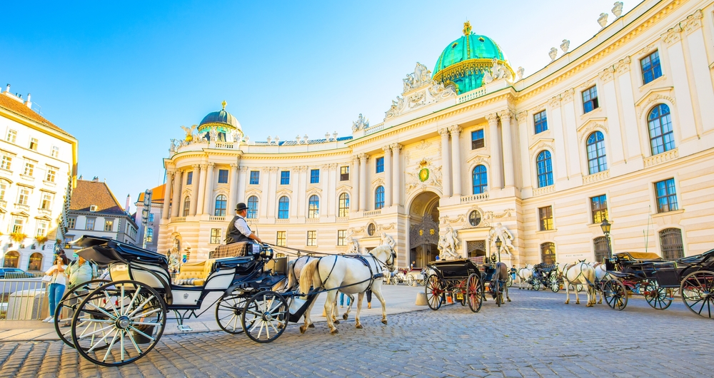 Vienna,,Austria,-,10,September,,2021:,Hofburg,Palace,And,Horse