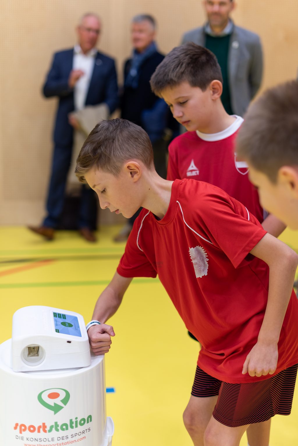 Die Bildungsstiftung motion4kids bringt die Sportkonsole „sportstation2“ dank Hervis Sports erstmals nach Österreich. Fünf Wiener Volksschulen werden die „sportstation2“ in der Pilotphase testen.